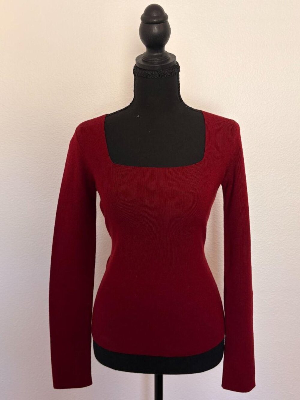 Elegant Dolce & Gabbana long sleeve sweater Size S